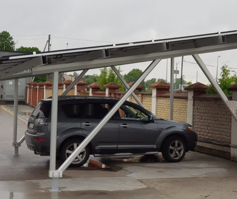 Automobilių stoginės su saulės moduliais