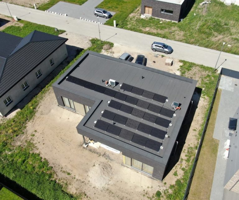 12,18 kW saulės elektrinė ant plokščio stogo