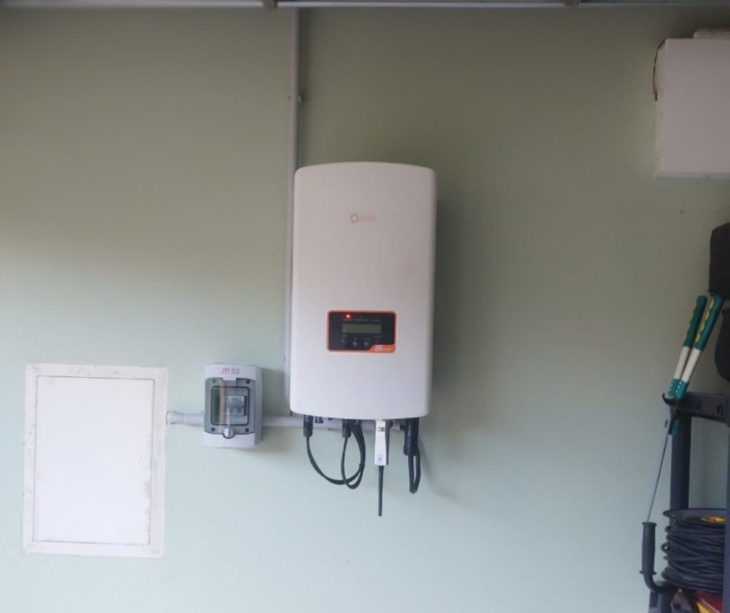 Saulės elektrinė ant Šiferinio stogo