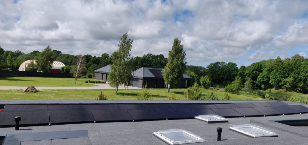 10 kW elektrinė ant plokščio stogo + 16 KWh kaupiklis Klaipėdos rajone