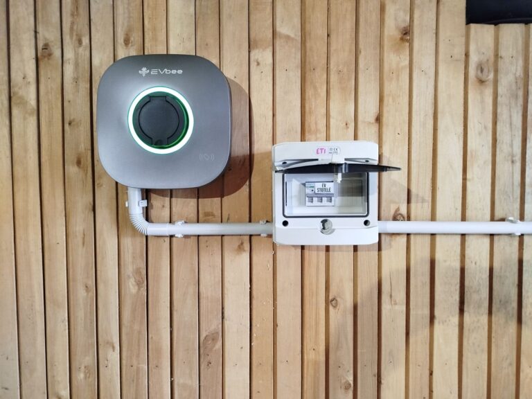 EVBEE Lux krovimo stotelė 22KW su galios balansavimu